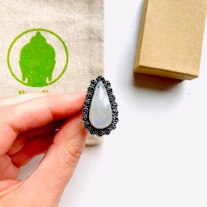 Moonstone Iridescent Crystal Stone Teardrop Sterling Silver 925 Ring size 8